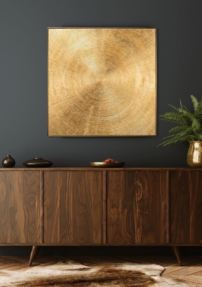 Gouden, glanzende textuur met concentrische ringen die een natuurlijke, warme uitstraling geven aan de compositie.