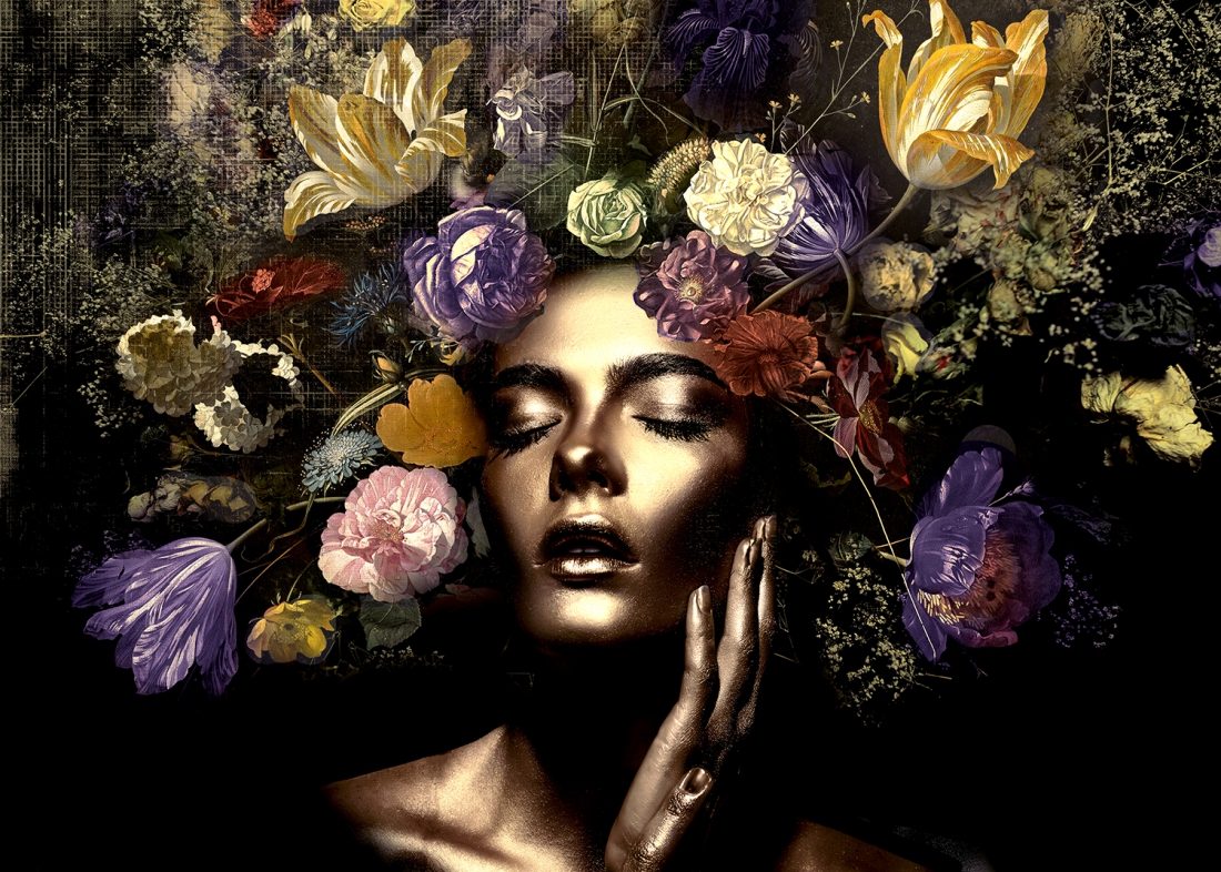 Gold woman with flowers III purple op glas 80x120