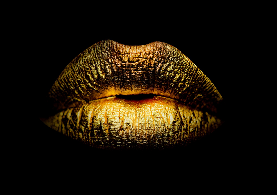 Golden lips op glas 70x100