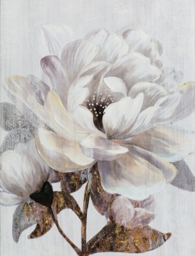 Witte bloem met delicate pétales en gouden accenten op een subtiele, lichtgrijze achtergrond.