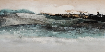Abstracte schildering met zachte tinten turquoise, bruin en zwart, die een golvende textuur creëert op een beige achtergrond.