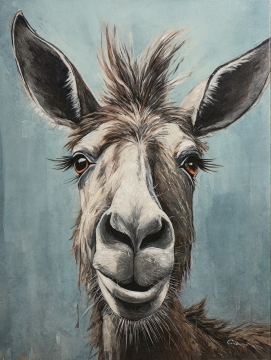 Grappige ezelportret met grote ogen en een brede glimlach, geschilderd in opvallende bruine en grijze tinten tegen een blauwe achtergrond.