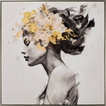 Een artistiek portret van een vrouw in zwart-wit met gouden en pastelbloemen in haar haar, elegante compositie en zachte lijnen.