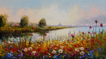 Kleurrijke veldbloemen in geel-, roze- en paarstinten, met een zachtblauwe lucht op de achtergrond.