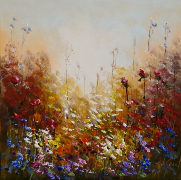 Een kleurrijk veld vol bloemen in diverse tinten, waaronder rood, paars en geel, tegen een helderblauwe lucht.