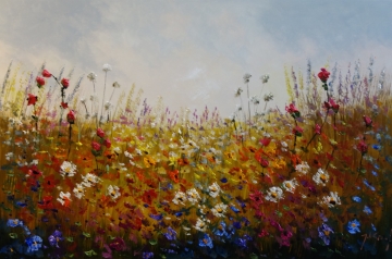 Kleurrijke veldbloemen in diverse tinten van rood, paars en geel, samensmelten met een zachte, lichte achtergrond.