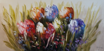 Balsamiekleurige tulpen in diverse tinten van wit, paars en rood, omringd door groene bladeren en subtiele bloempjes.