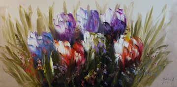 Kleurige bloemenvaas met tulpen in levendige tinten van rood, paars en geel, omringd door groene bladeren en delicate details.