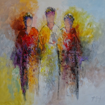 Drie abstracte figuren in oranje, groen en bruin, omringd door een vage achtergrond van lichte en donkere tinten.