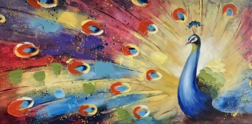 Een kleurrijke pauw met een stralende blauwe romp en een waaier van felgekleurde veren in oranje, blauw en paars.