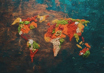 Wereldkaart specerijen II op glas 70x100