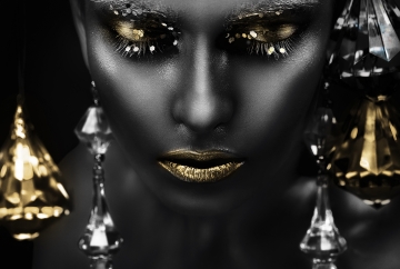 Beautiful woman black op glas 80x120