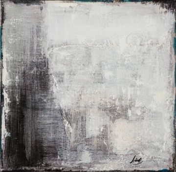 Abstract kunstwerk met een combinatie van wit, grijs en zachtblauwe tinten, afgewerkt met deels zichtbare texturen en een handtekening rechtsonder.