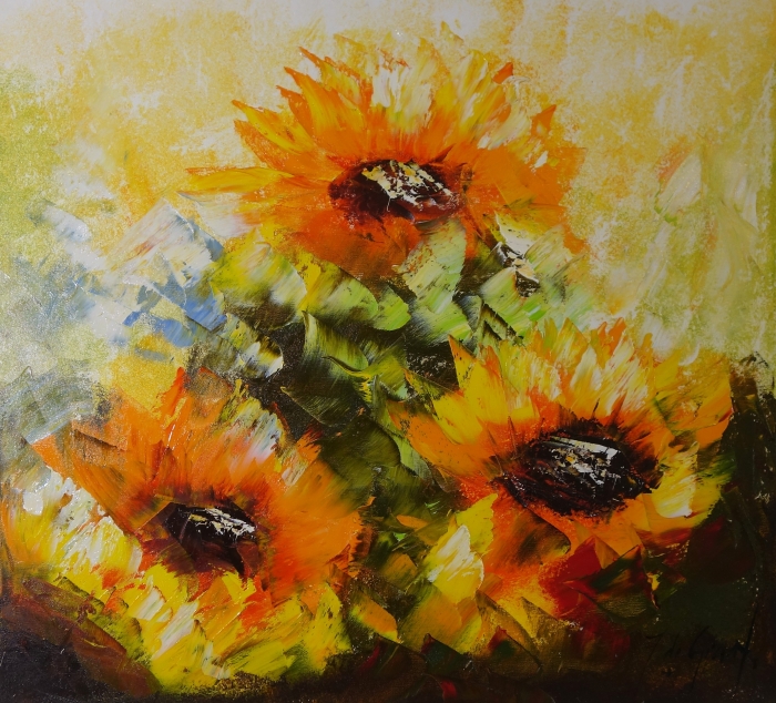 Drie levendige zonnebloemen in tinten geel en oranje, met een abstracte achtergrond in zachte kleuren en dynamische penseelstreken.