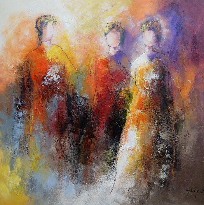 Drie abstracte figuren in levendige oranje, rood en geeltonen, omgeven door een warme, vloeiende achtergrond.
