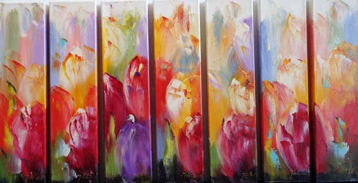 Kleurrijke abstracte tulpen in levendige tinten van rood, geel en paars, geschilderd op zeven panelen met dynamische penseelstreken.