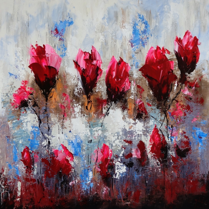 Heldere, abstracte voorstelling van rode bloemen met een vleugje roze, omringd door een dynamische achtergrond in blauw en bruin. Heldere, abstracte voorstelling van rode bloemen met een vleugje roze, omringd door een dynamische achtergrond in blauw en bruin.