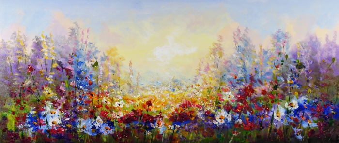 Kleurrijke bloemenveld met een overvloed aan rode, paarse en blauwe bloemen onder een heldere lucht. Kleurrijke bloemenveld met een overvloed aan rode, paarse en blauwe bloemen onder een heldere lucht.
