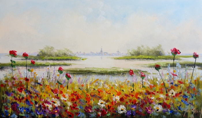 Prachtige bloemenweide met levendige kleuren, waaronder roze rozen en een variëteit aan andere bloemen, tegen een serene achtergrond van water en groene oever. Prachtige bloemenweide met levendige kleuren, waaronder roze rozen en een variëteit aan andere bloemen, tegen een serene achtergrond van water en groene oever.
