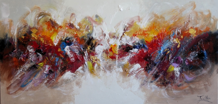 Kleurrijk abstract schilderij met vurige tinten rood, oranje en geel, gemengd met blauwe en zwarte accenten op een neutrale achtergrond.