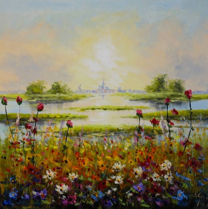 Kleurrijke bloemen in een grasland bij een rustige waterkant, met een gouden zonsondergang op de achtergrond.