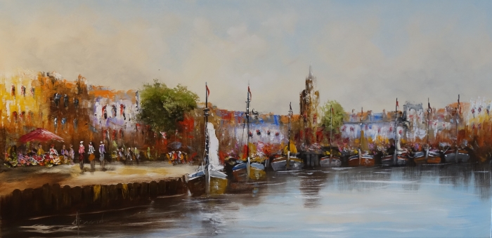 Kleurrijk schilderij van een haven met boten, bewoners en een typisch Nederlandse skyline onder een heldere lucht. Kleurrijk schilderij van een haven met boten, bewoners en een typisch Nederlandse skyline onder een heldere lucht.