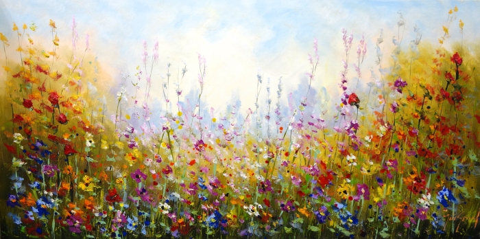 Een weelderige bloemenweide met verschillende kleuren, waaronder rood, geel, paars en blauw, onder een zachte blauwe lucht.