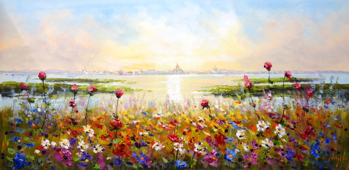 Kleurrijke bloemenweide met rozen en andere bloemen, met op de achtergrond een serene waterzicht en een zonsondergang.