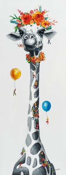 Een grote giraffe met een bloemenkrans en kleurrijke ballonnen, met kleine mensen die zich aan haar hals vastklampen.