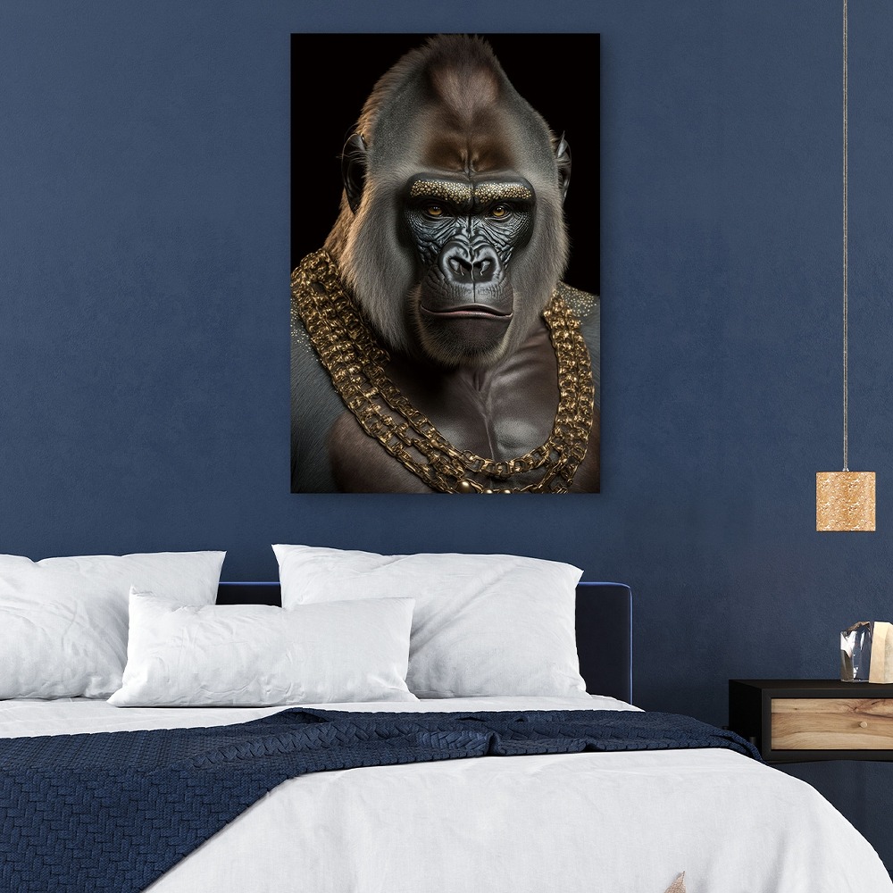 Een elegante kat met een opvallende bepopping van een hoed met vogels, gekleed in een verzamelstuk met een ruff en bloemenpatronen.